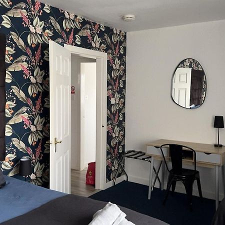 Crown Street Getaway Apartment Ayr Luaran gambar