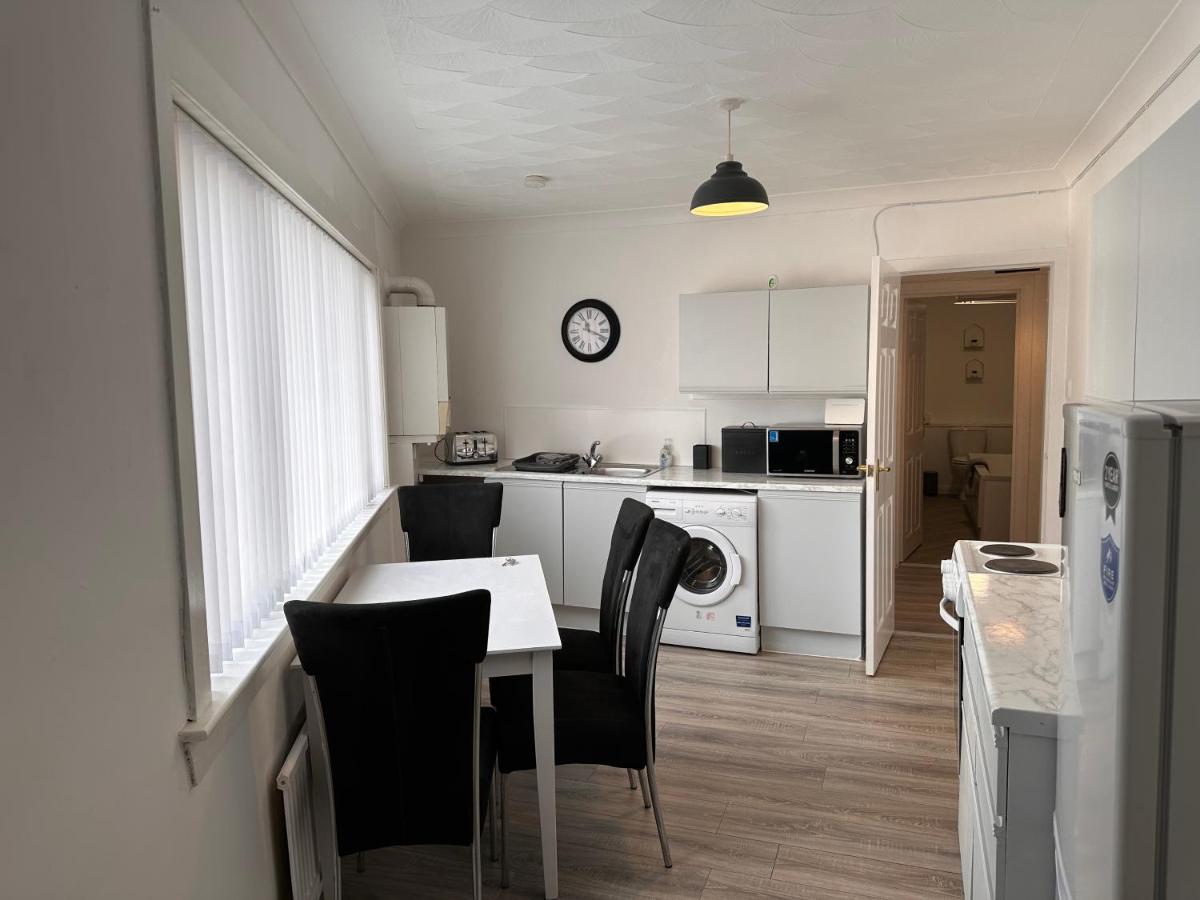 Crown Street Getaway Apartment Ayr Luaran gambar